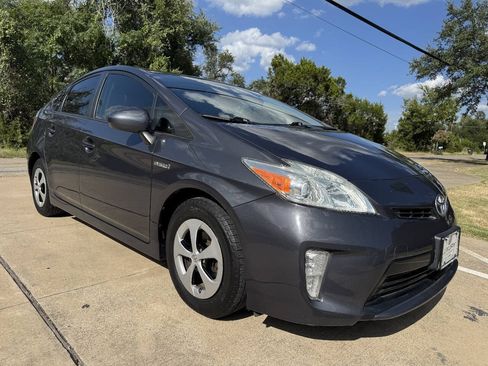 Used 2014 Toyota Prius Four FWD image 2