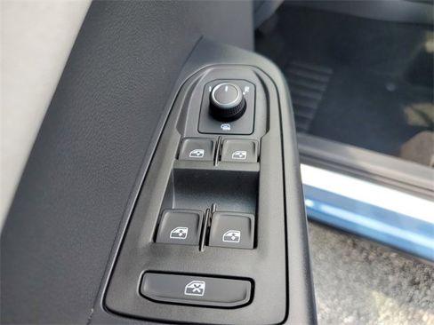 New 2025 Volkswagen Taos SE image 23