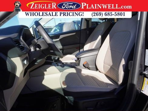 Used 2022 Ford Escape SE image 16