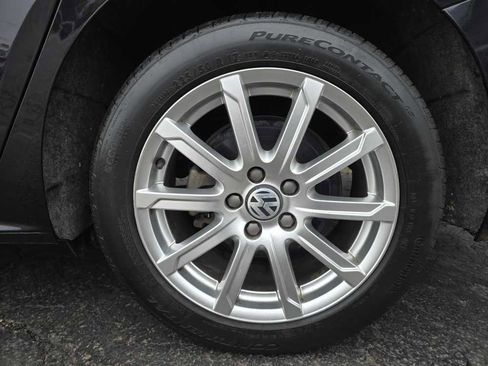 Used 2022 Volkswagen Passat 2.0T SE image 2