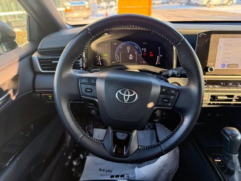 Used 2025 Toyota Camry SE image 14