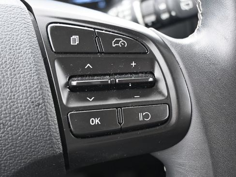 Used 2025 Hyundai Venue SEL FWD image 14
