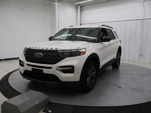 Used 2023 Ford Explorer XLT w/ Equipment Group 202A image 10