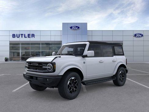 New 2025 Ford Bronco Outer Banks image 3