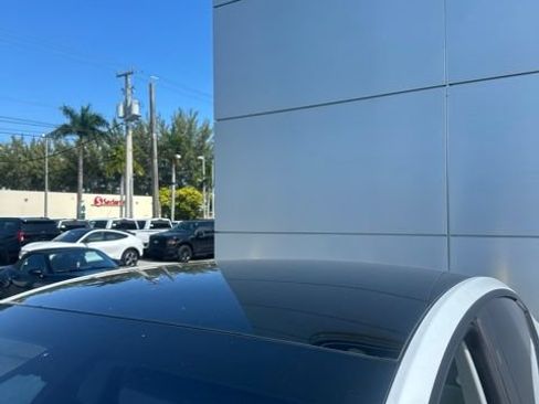 Used 2024 Tesla Model Y Performance AWD/4WD image 4
