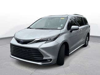 Used 2025 Toyota Sienna XLE video 2
