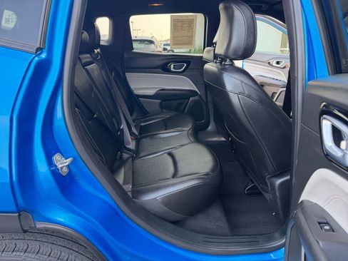 Used 2025 Jeep Compass Limited image 27