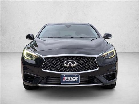 Used 2017 INFINITI QX30 FWD image 2