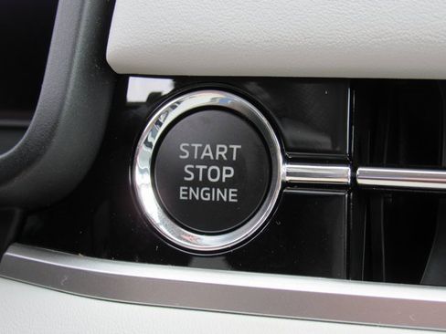 New 2025 Mitsubishi Outlander SE image 20