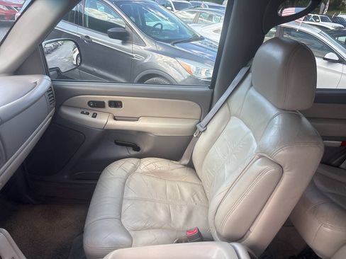 Used 2002 Chevrolet Tahoe LT AWD/4WD image 10