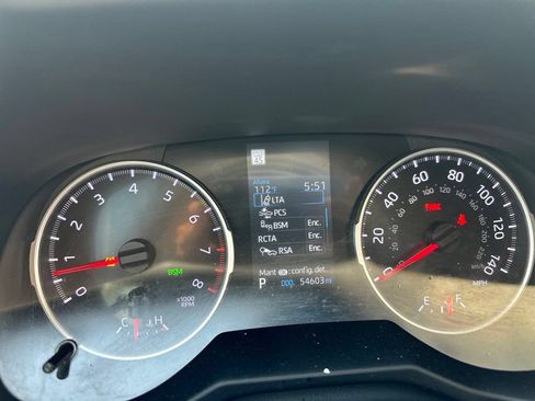 Used 2022 Toyota RAV4 XLE FWD image 3