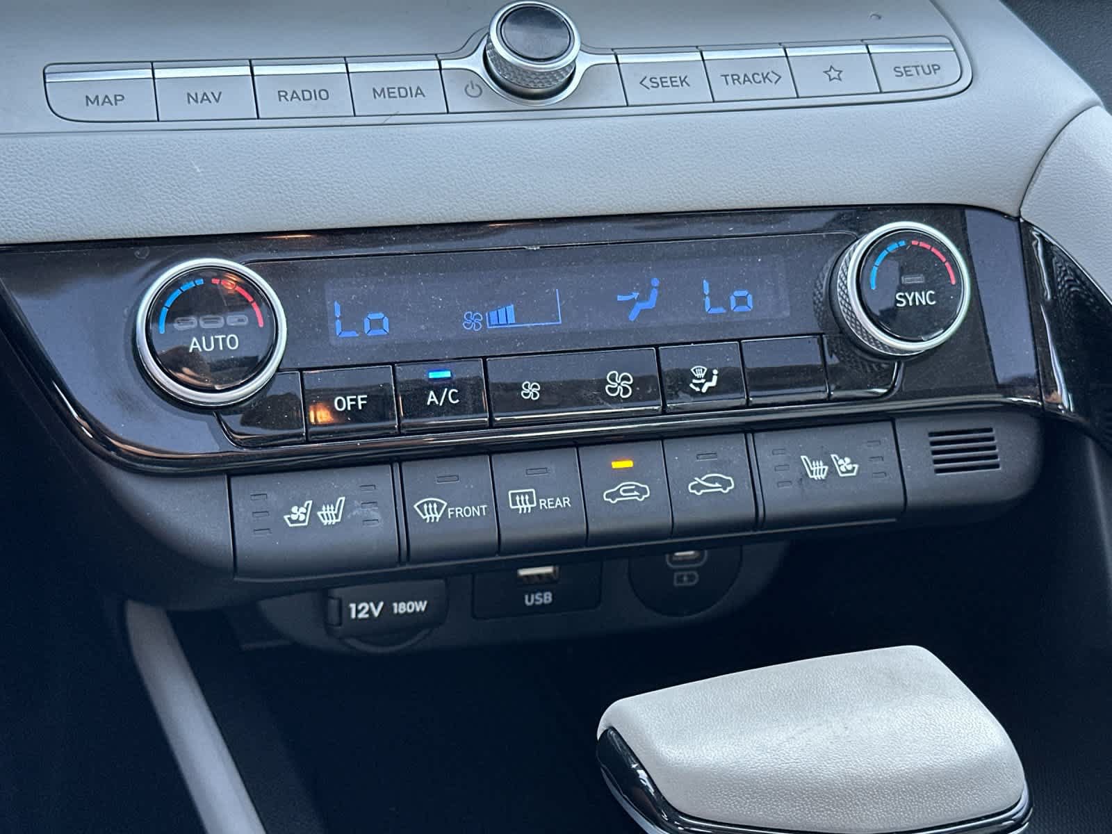 Certified 2025 Hyundai Elantra Limited FWD image 21