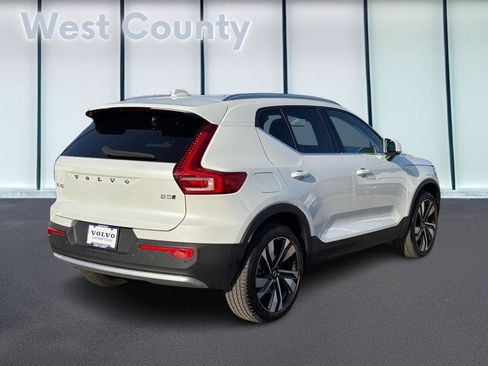 Used 2023 Volvo XC40 B5 Ultimate w/ Protection Package Premier image 4