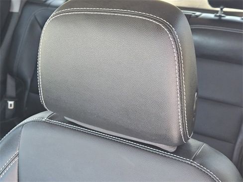 Used 2024 GMC Terrain SLT image 15