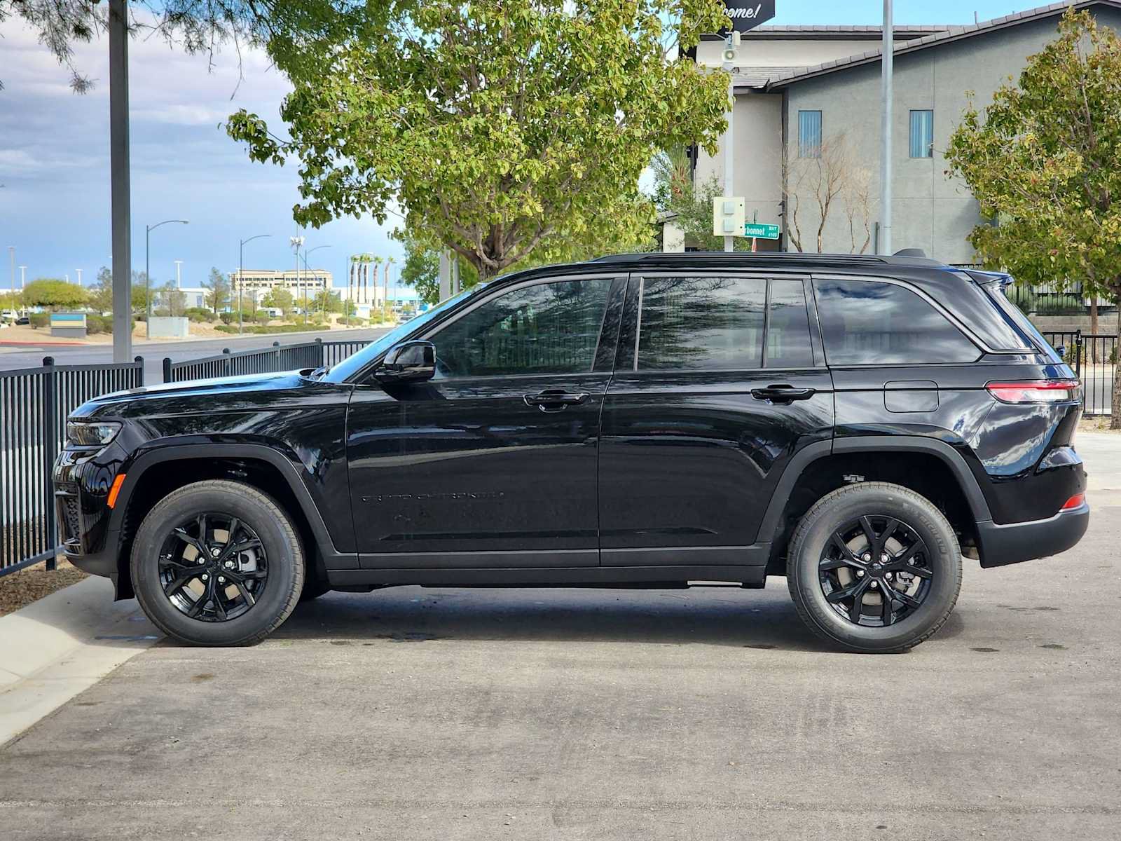 New 2026 Jeep Grand Cherokee Altitude AWD/4WD image 5