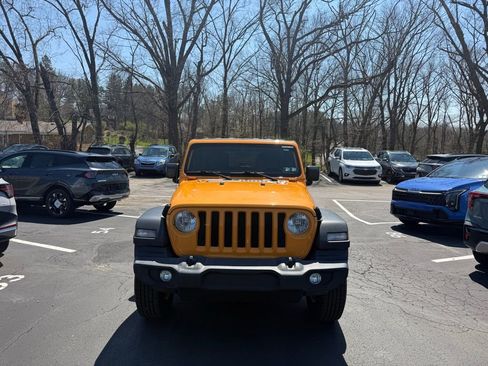 Used 2018 Jeep Wrangler Unlimited Sport S AWD/4WD image 2