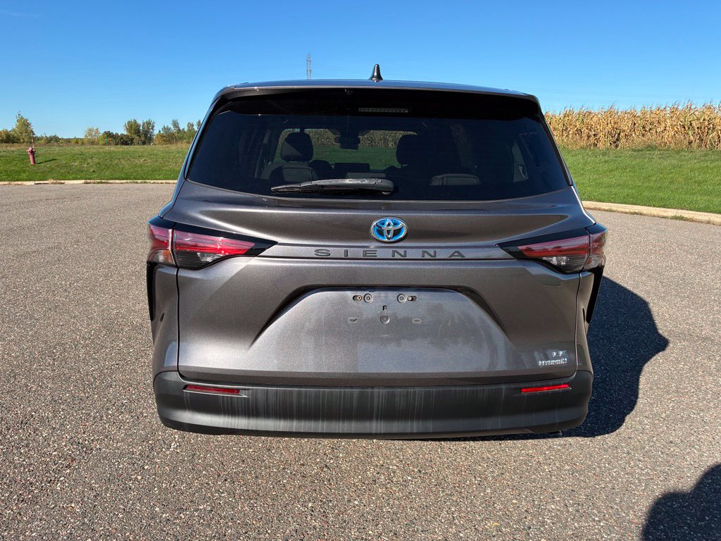 Used 2022 Toyota Sienna LE FWD image 7