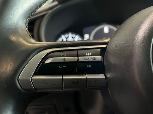 Used 2022 MAZDA MAZDA3 s FWD image 17
