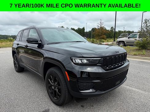 Used 2025 Jeep Grand Cherokee Altitude RWD image 8