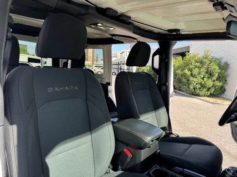 Used 2021 Jeep Wrangler Unlimited Sahara AWD/4WD image 16