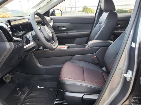 New 2025 Nissan Kicks SR w/ Illumination Package image 7