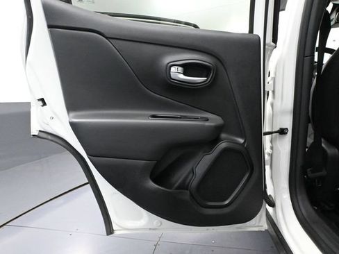Used 2020 Jeep Renegade Altitude FWD image 34