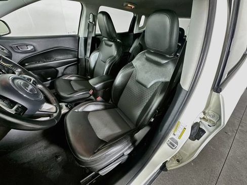 Used 2018 Jeep Compass Latitude FWD image 26