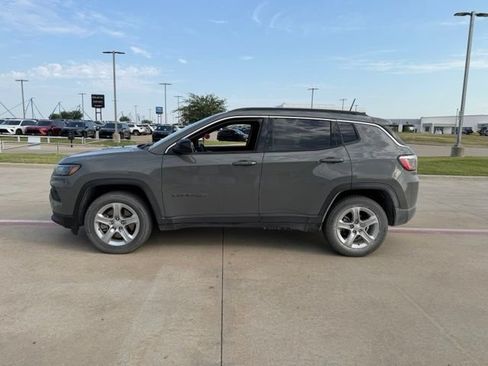Used 2023 Jeep Compass Latitude AWD/4WD image 6