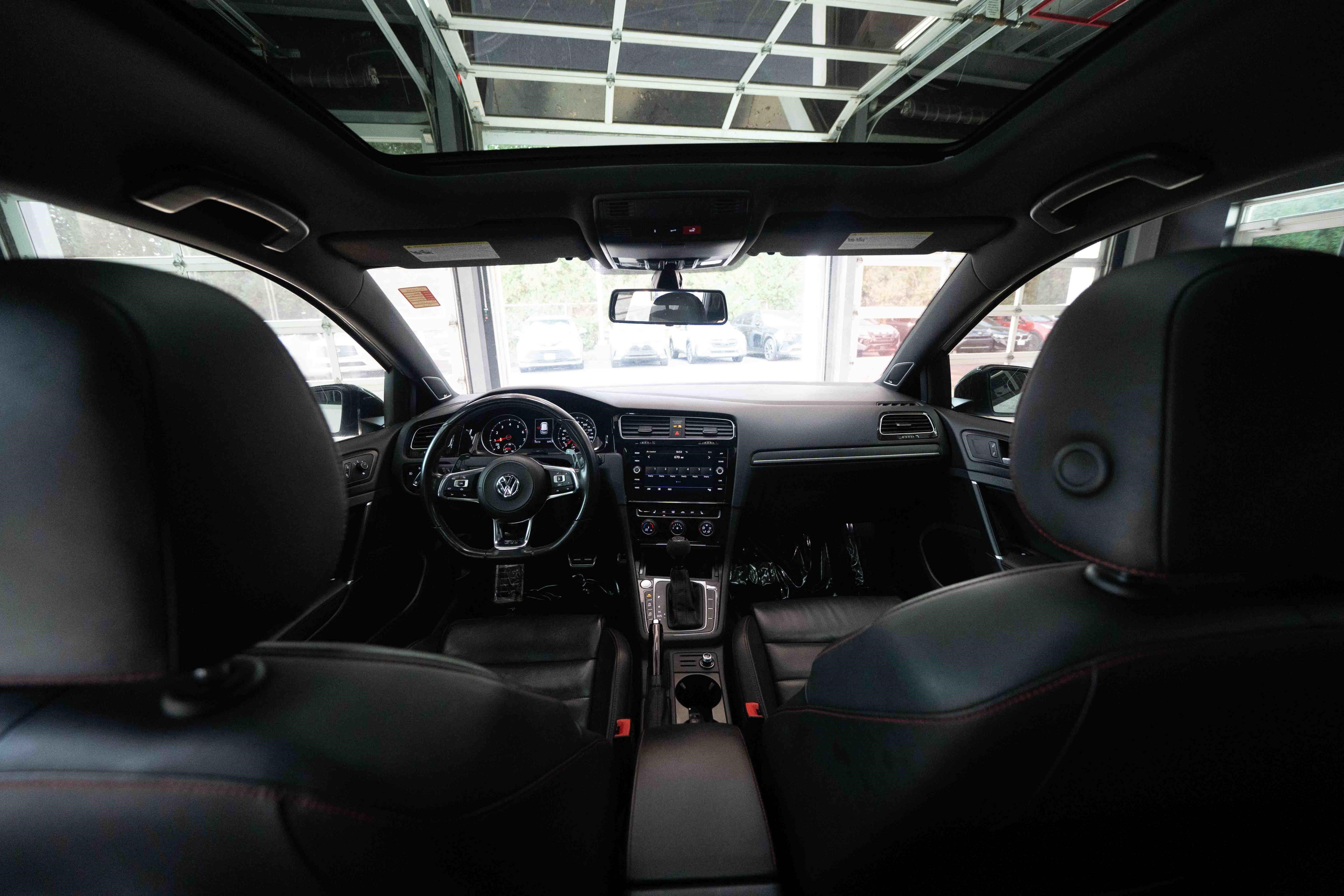 Used 2019 Volkswagen Golf 4-Door FWD image 19