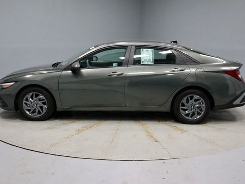 Certified 2024 Hyundai Elantra SEL image 8