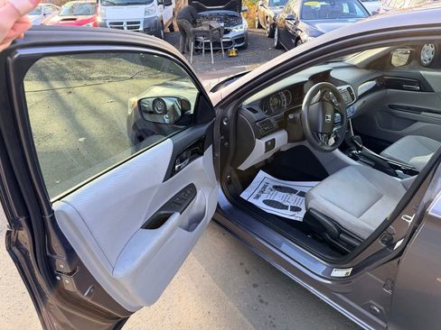 Used 2016 Honda Accord LX image 16