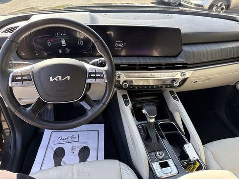 Used 2024 Kia Telluride EX w/ EX Captain's Chair Package image 16