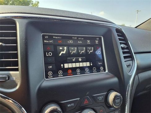 Used 2019 Jeep Grand Cherokee Laredo w/ Security & Convenience Group image 18