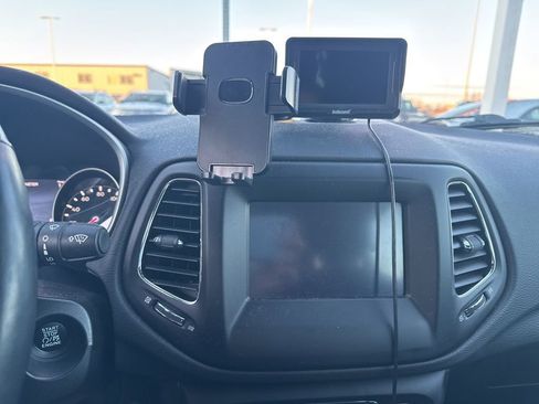 Used 2018 Jeep Compass Sport w/ Tech Group image 18