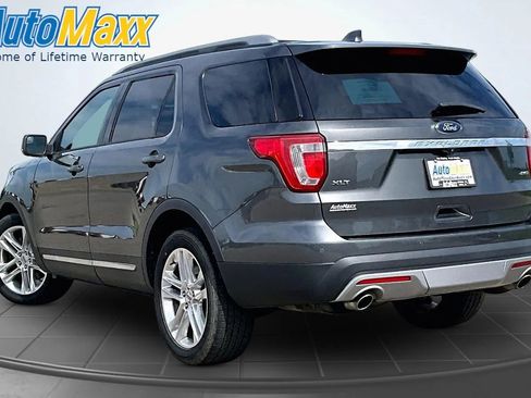 Used 2017 Ford Explorer XLT w/ Equipment Group 202A AWD/4WD image 5