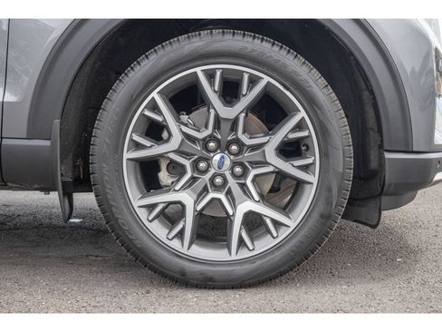 Used 2025 Ford Explorer Platinum w/ Ultimate Package AWD/4WD image 9