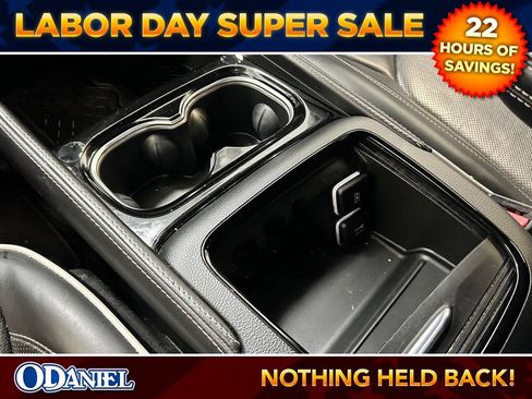 Used 2025 Chrysler Pacifica Limited FWD image 19