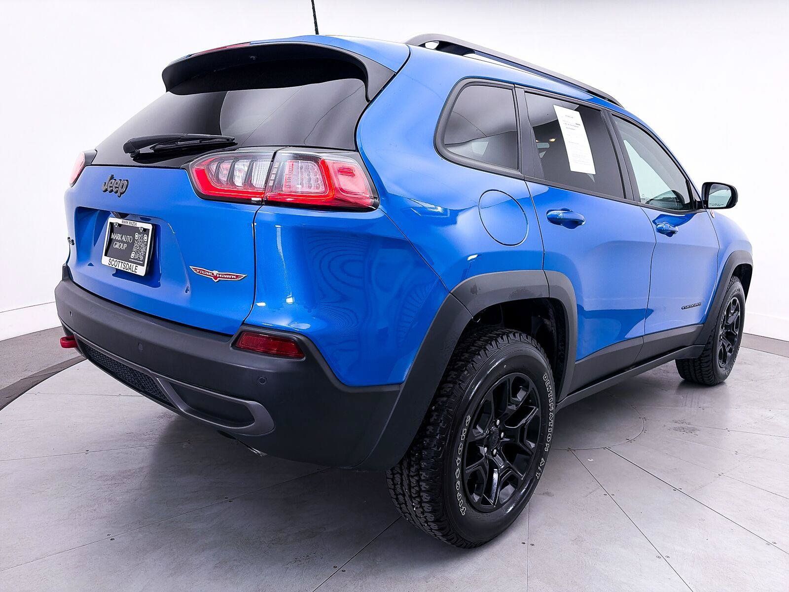 Used 2019 Jeep Cherokee Trailhawk w/ Cold Weather Group AWD/4WD image 15