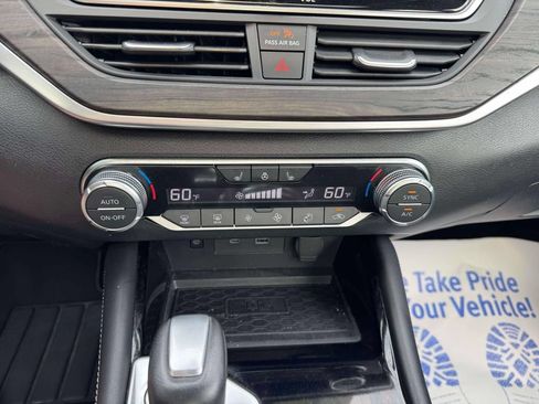 Used 2025 Nissan Altima 2.5 SL FWD image 30