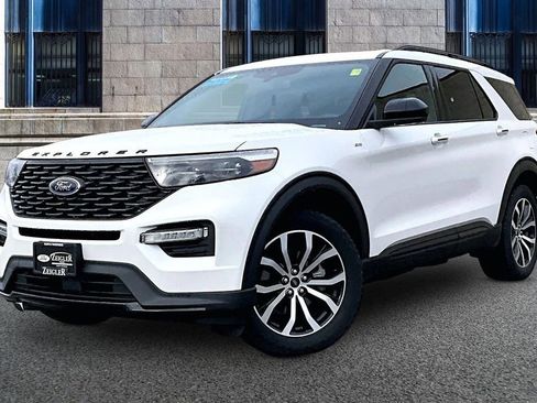 Used 2022 Ford Explorer ST-Line w/ Class IV Trailer Tow Package image 2