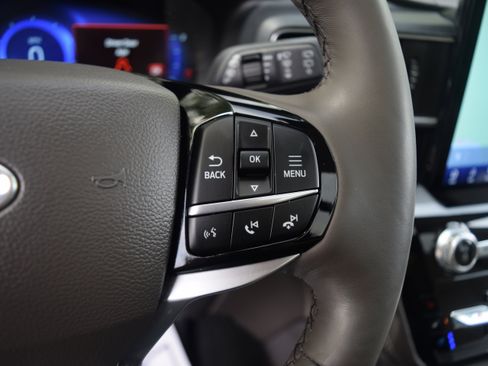 Used 2023 Ford Explorer Platinum w/ Technology Package AWD/4WD image 5