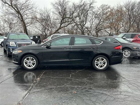 Used 2018 Ford Fusion SE w/ Fusion SE Technology Package image 4