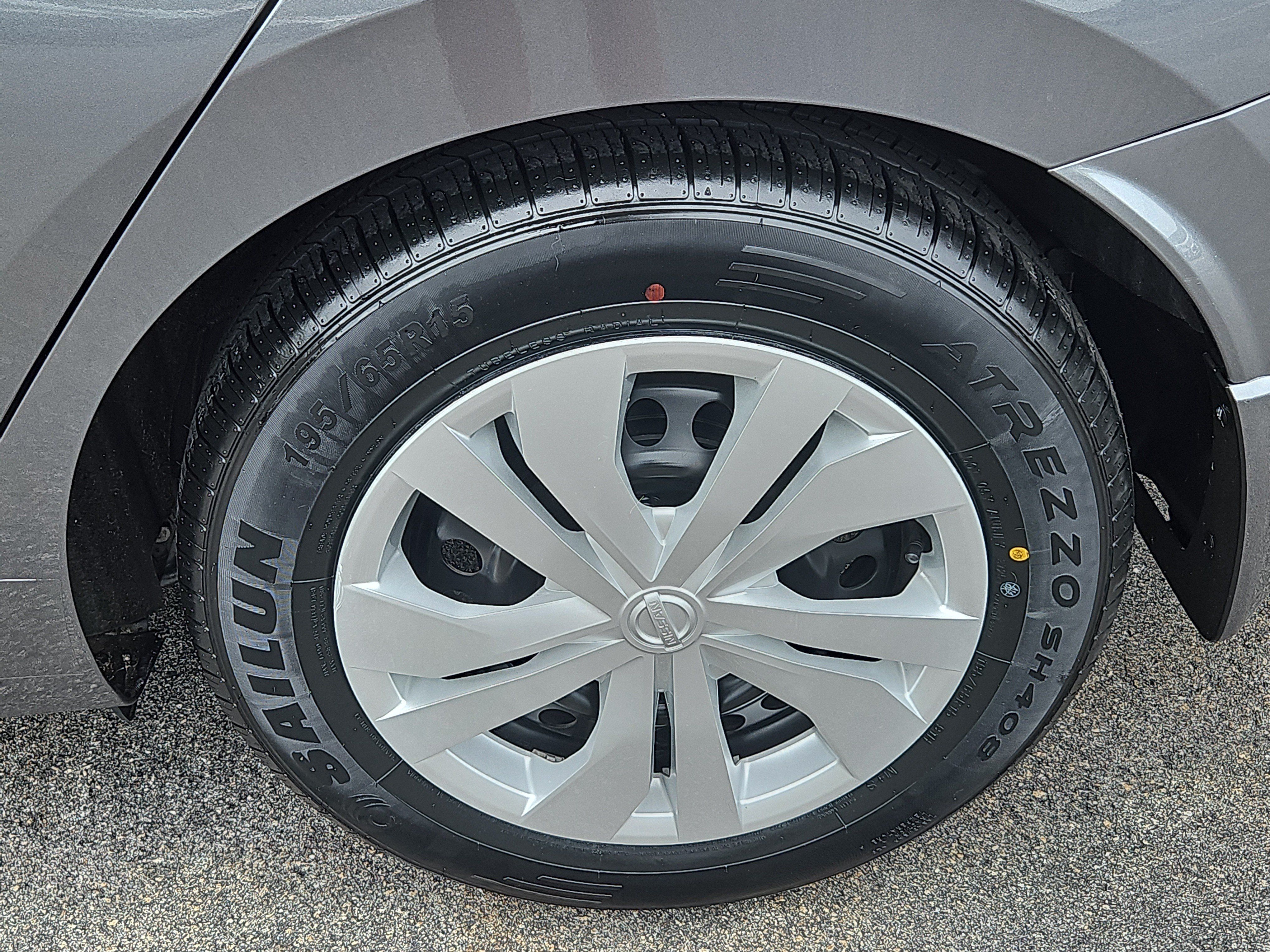 Used 2022 Nissan Versa S FWD image 21