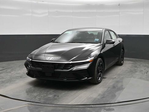 New 2026 Hyundai Elantra SEL Sport Premium FWD image 3