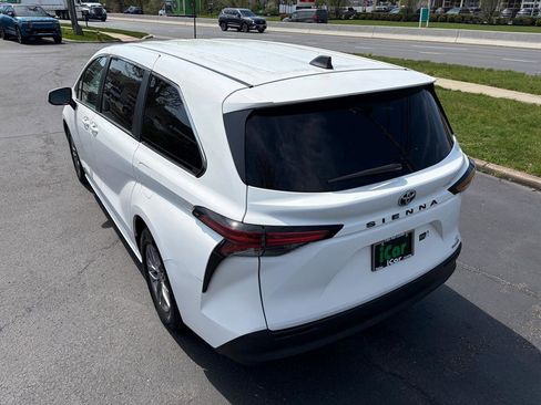 Used 2021 Toyota Sienna LE FWD image 10