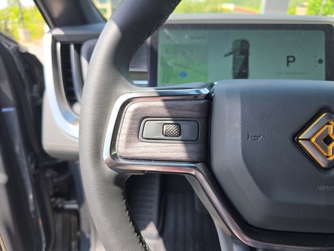 Used 2026 Rivian R1S Adventure image 31