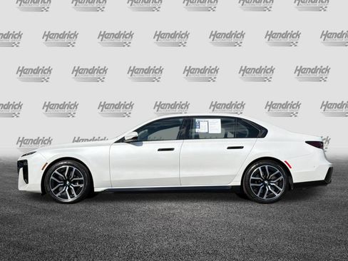 Used 2024 BMW 740i w/ Premium Package 2 RWD image 8