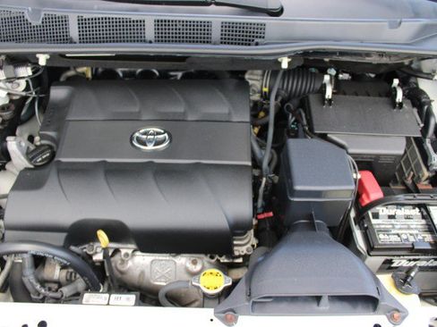 Used 2015 Toyota Sienna XLE FWD image 36