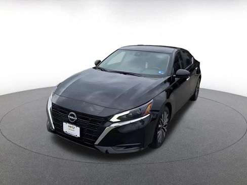 Used 2025 Nissan Altima 2.5 SV FWD image 7