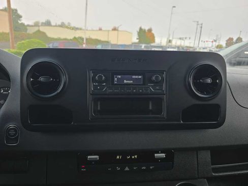 Used 2021 Mercedes-Benz Sprinter 1500 image 12